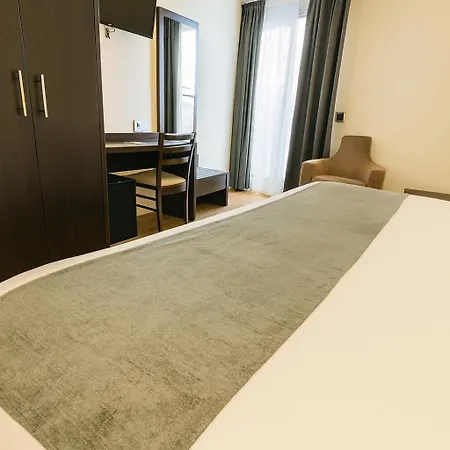 Vtz Plaza Espana Otel 2*